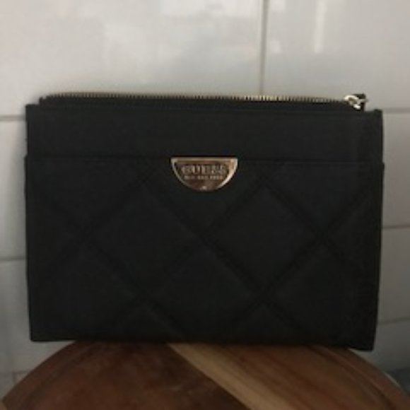 GUESS Pouch - NWOT - Picture 1 of 1